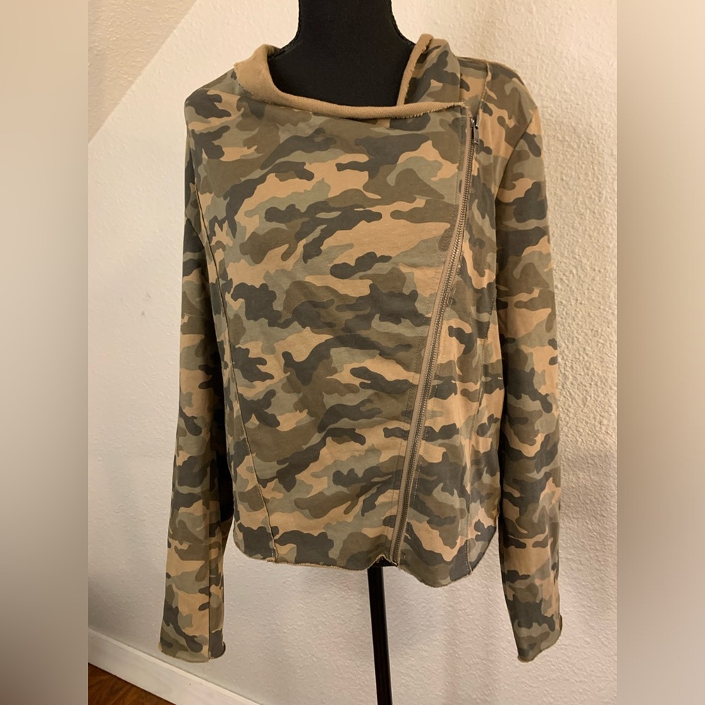 LAST CHANCE Camouflage Asymmetrical Zip Jacket